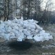 Зробив ремонт, а сміття – у двір: лучанин склав гору будівельних відходів під будинком