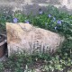 У Луцьку знайшли обломки мацев. З них зробили огорожу для квітника