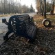У луцькому парку вночі «погуляли» вандали: перекинули 7 лавок зі смітниками. ФОТО