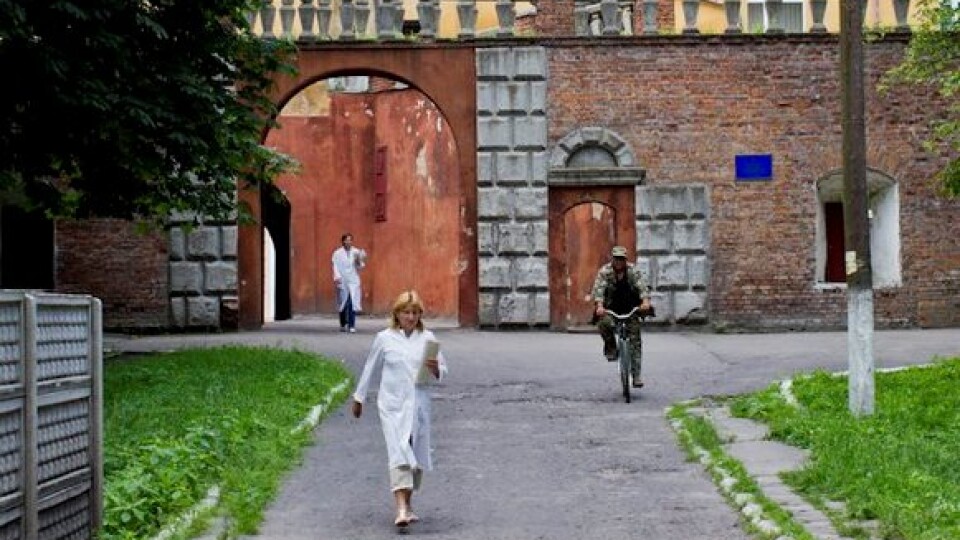 З жінкою, яка померла від коронавірусу у психлікарні на Волині, контактували пів сотні людей