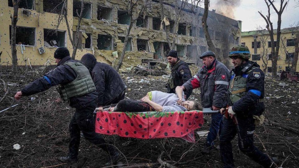 «Усе, що окупанти роблять із Маріуполем, – це вже за межею звірства», - Зеленський