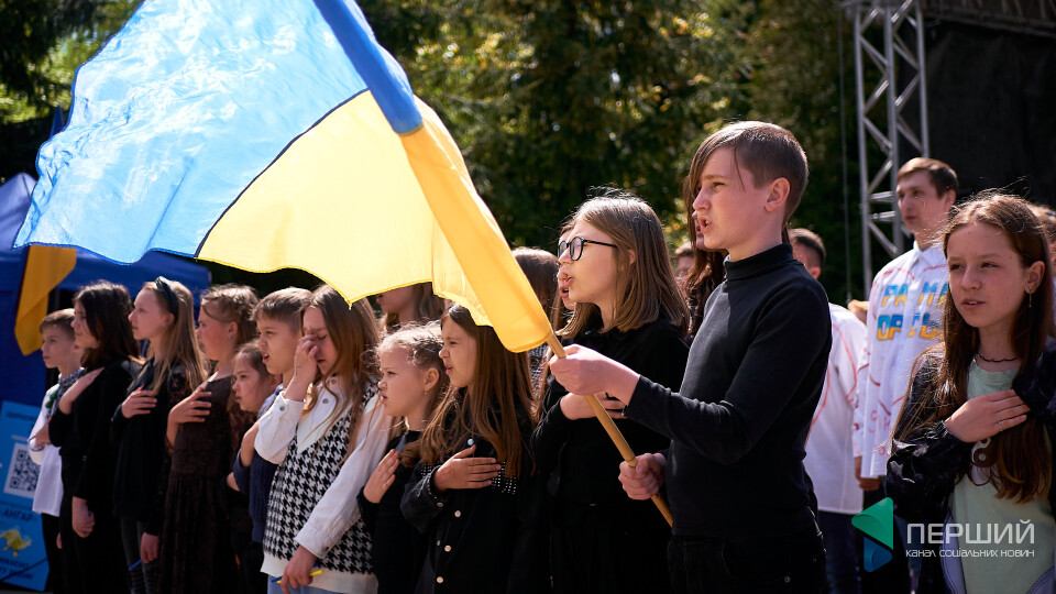 У Луцьку на благодійній акції «Крок до перемоги» збирали гроші для ЗСУ. Фоторепортаж