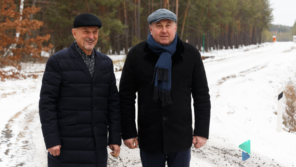 Як два «губернатори» лісову дорогу відкривали. З поїздки Володимира Бондаря на Волинь. РЕПОРТАЖ