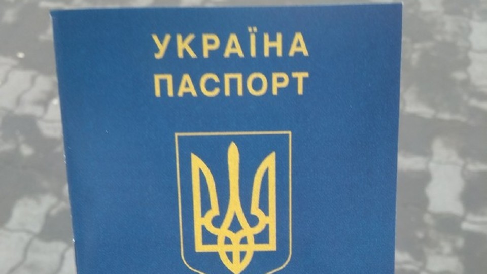 Використовують герб, прапор і навіть «паспорт»: на Волині взялися за неправильну агітацію. ФОТО