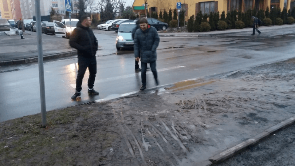У Луцьку на вулиці Кравчука просять облаштувати перехід