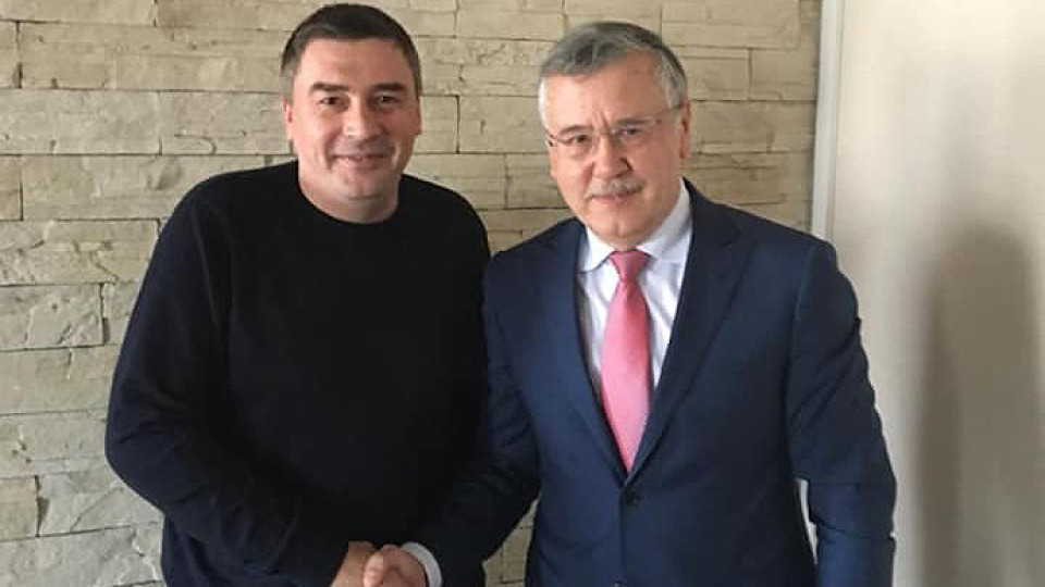Ще один кандидат знявся на користь Гриценка