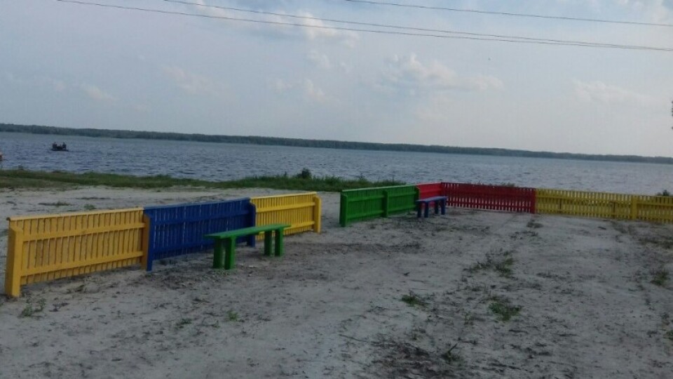 Біля озера Люцимер будують майданчик для дітей