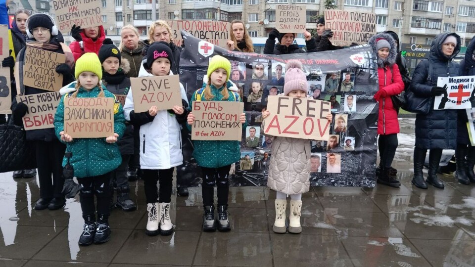 «Не мовчи! Полон вбиває»: майже сотня людей зібралась на мирну акцію в Луцьку. ФОТО