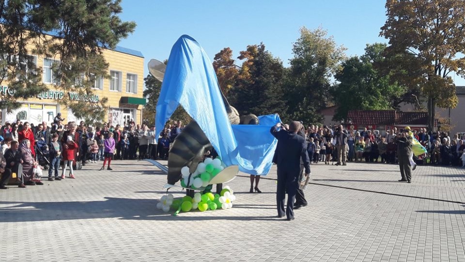 На Волині відкрили найбільший в Україні пам'ятник бджолі. ФОТО. ВІДЕО