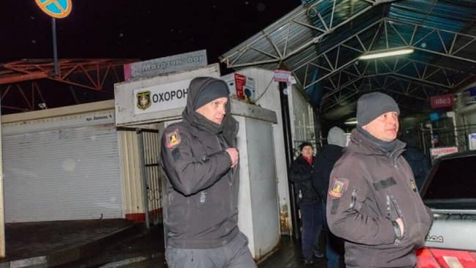 Луцькі муніципали розповіли, навіщо одягли «балаклави», коли зносили ринок