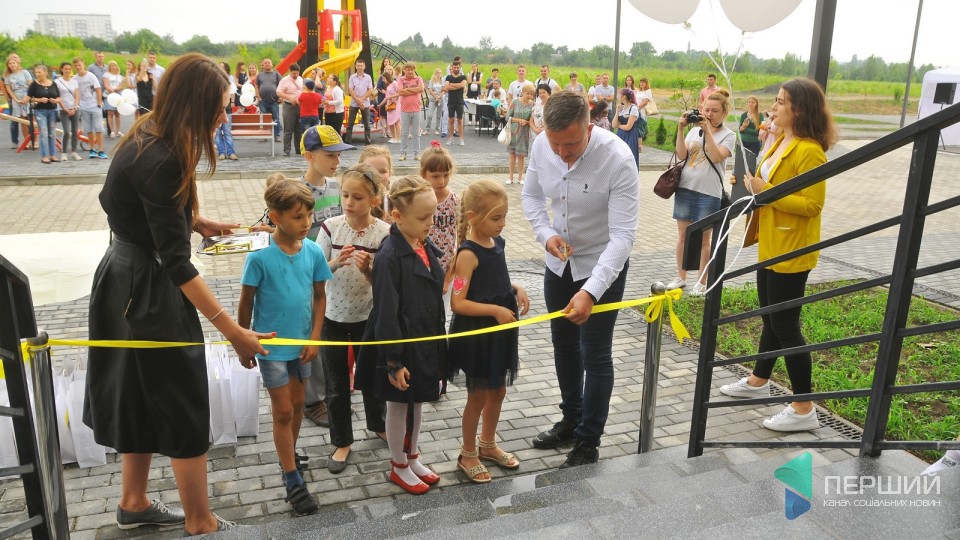 «Космічне» знайомство сусідів: перший будинок ЖК «Юпітер» офіційно відкрили. ФОТО