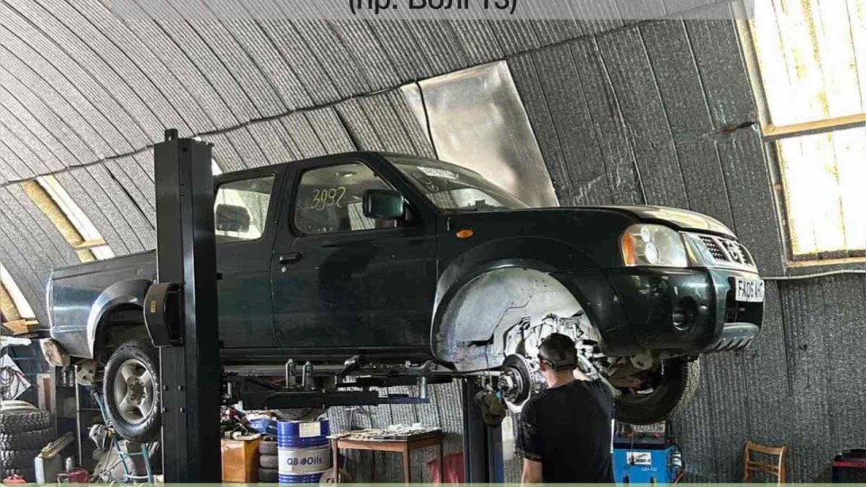 У Луцьку послання військовим писатимуть на автівці для передової