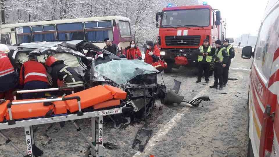 На Львівщині в аварії постраждала сім'я з Луцька. Їм шукають донорів крові