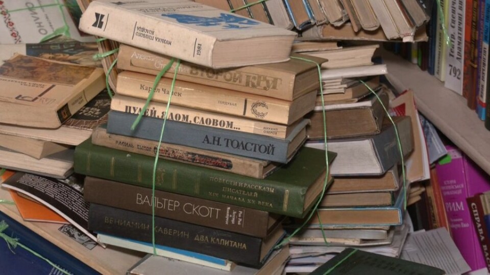 Здай російську книгу – допоможи ЗСУ: на Волині організували збір макулатури