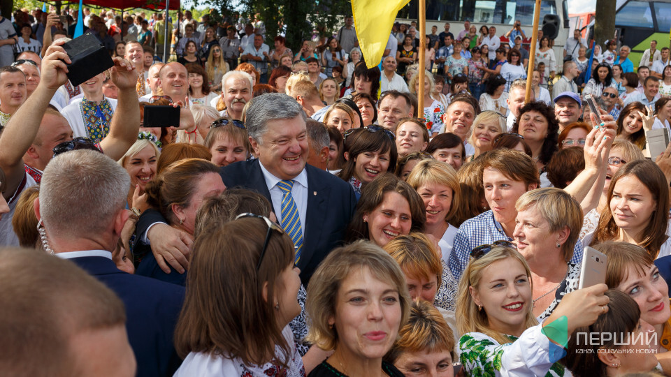 Порошенко їде на Волинь. У програмі - монастир і концерт