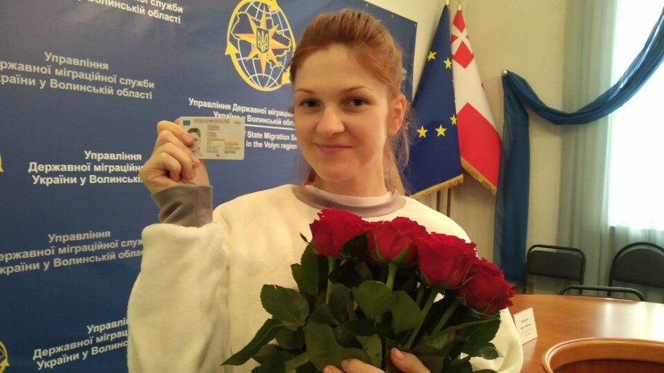 У Луцьку звільненій з полону Мар'яні Мамоновій  видали нові документи