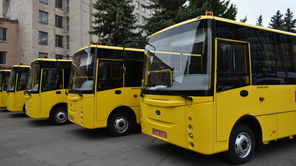 Сім волинських громад отримали нові шкільні автобуси