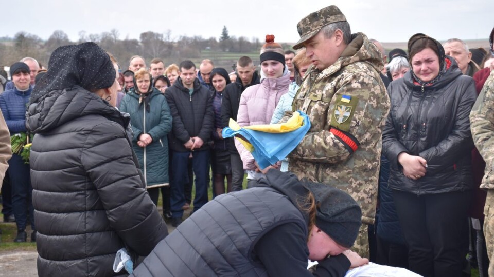 На Волині в останню дорогу провели 28-річного воїна. ФОТО