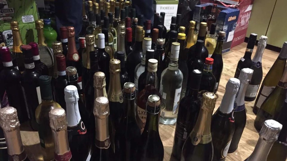У Луцьку затримали бус, «набитий»  незаконним шампанським з Італії