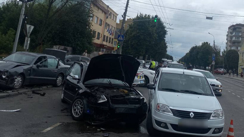 У Луцьку на Ковельській зіткнулися три автівки. Подробиці аварії