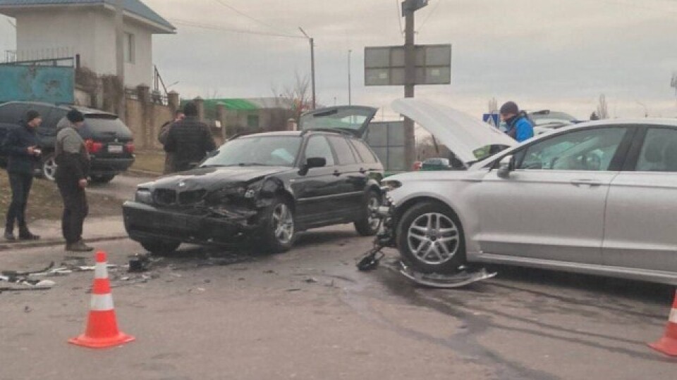 У Луцьку на перехресті зіткнулися два легковики
