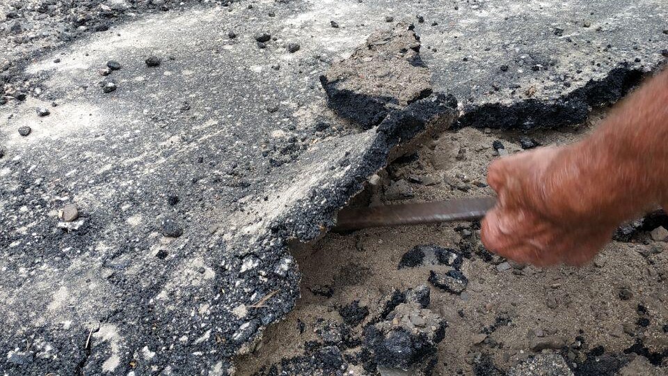 У селі на Волині «асфальт кладуть на пісок». Підрядник заперечує звинувачення