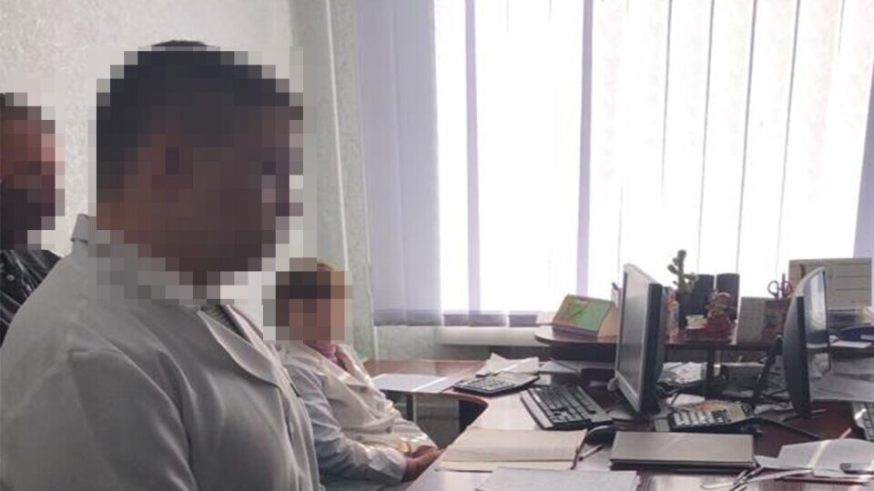 Суд призначив три роки умовно програмісту волинської лікарні за підробку свідоцтв про вакцинацію
