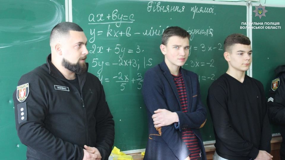 Поліція подякувала дітям, які врятували лучанина від самогубства. ФОТО