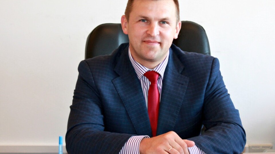 Сергій Кошарук заспівав «Червону руту» під гітару посеред міста