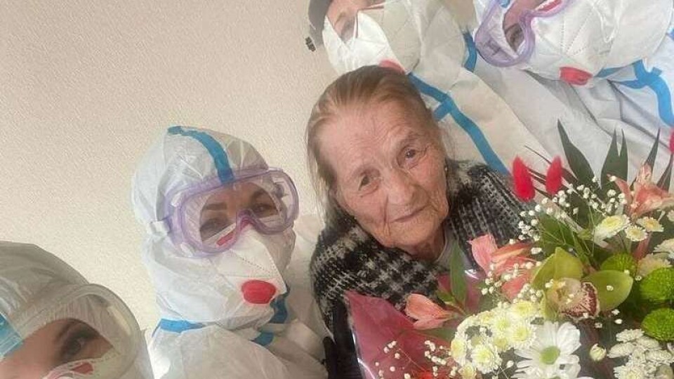 У Чернівцях від коронавірусу вилікували 100-річну жінку