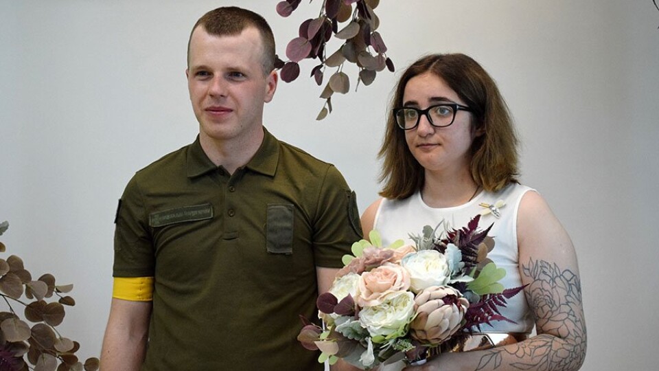 Потайки від рідних. У Луцьку одружився нацгвардієць