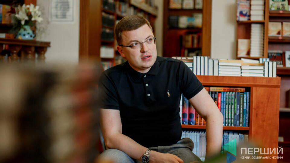 Тарас Шкітер: «Книги, як політики. Іноді обкладинка гарна, а по суті – порожняк». РОЗМОВА В КНИГАРНІ