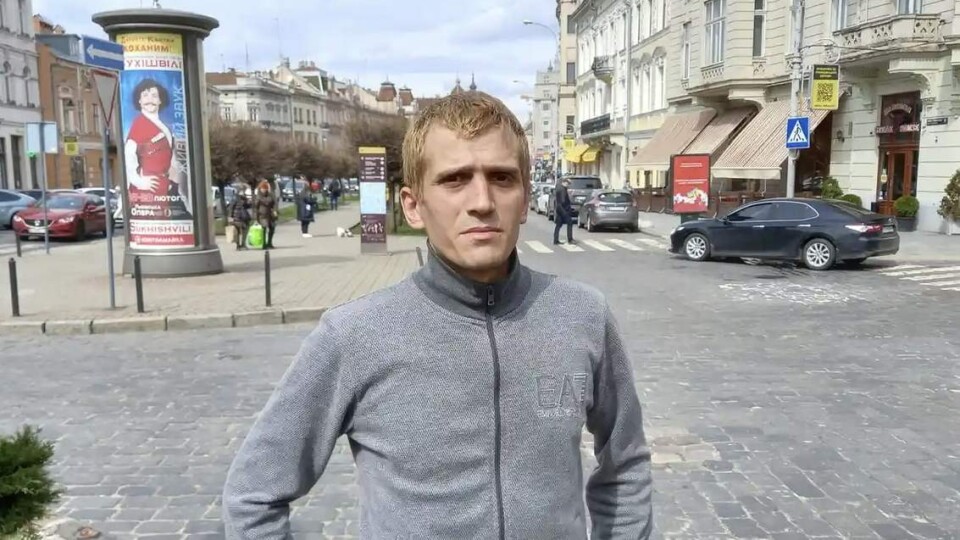 Мешканець Маріуполя проплив 4 кілометри крижаним морем, щоб вибратись з міста