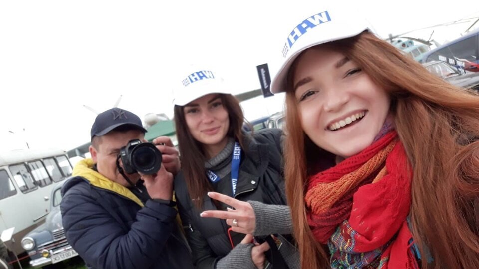 Компанія WEST AUTO HUB   на фестивалі ретроавтомобілів у Києві розігрує iPhoneX