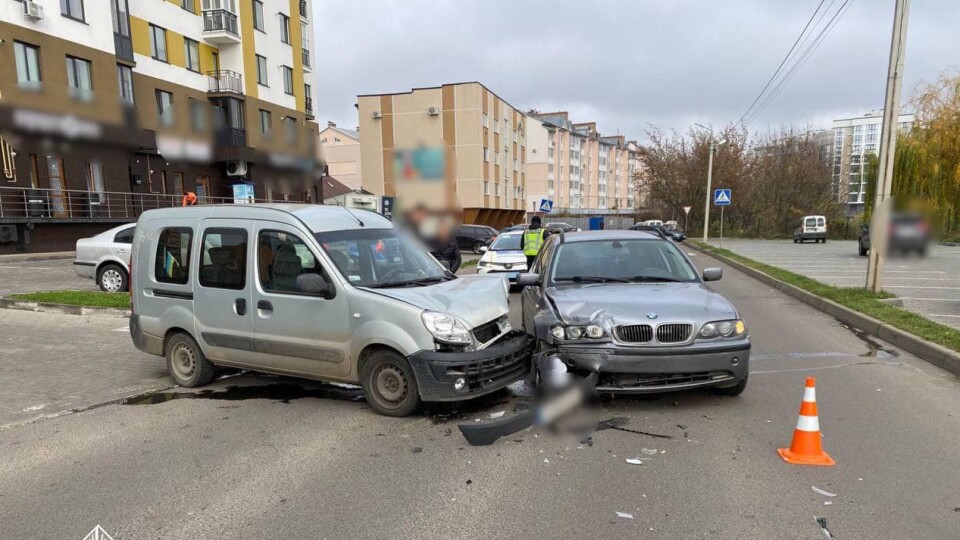 У Луцьку зіткнулися Renault і BMW