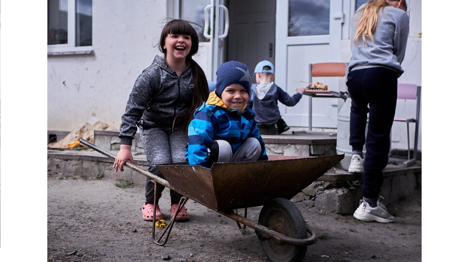 Друге життя у закинутій лікарні. Фотоісторія з Олики