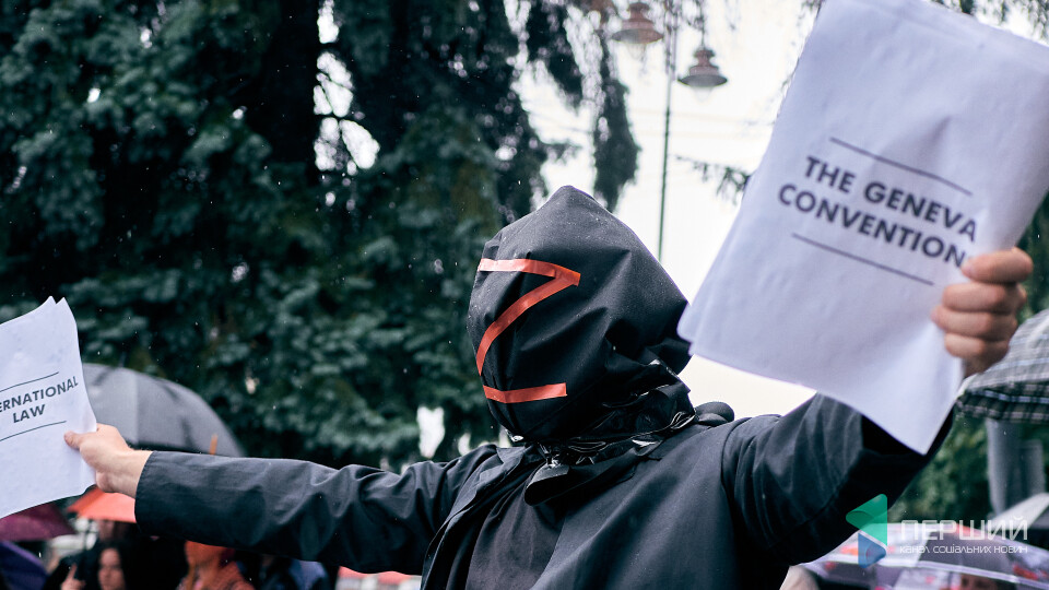 «Мистецтво – це теж зброя»: у Луцьку провели акцію на підтримку полонених «Азову»