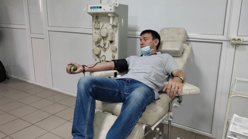 Почесний і заслужений донор. Лучанин за 30 років 612 разів здав кров