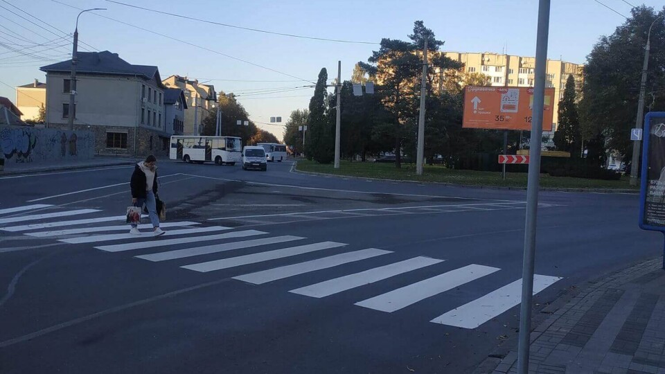 У Луцьку біля нового переходу облаштують й острівець безпеки. Відео