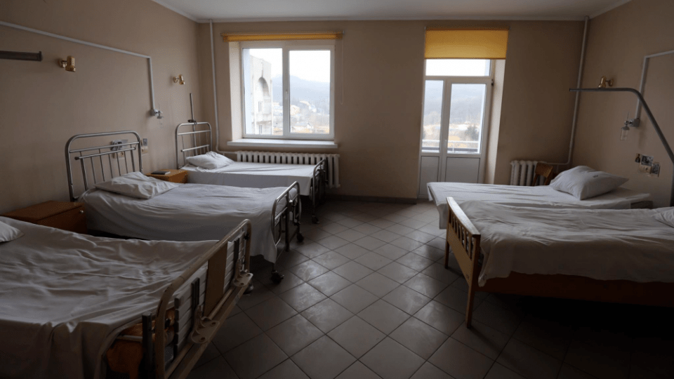 У ковідному шпиталі в Боголюбах залишилося всього 13 місць, під’єднаних до подачі кисню