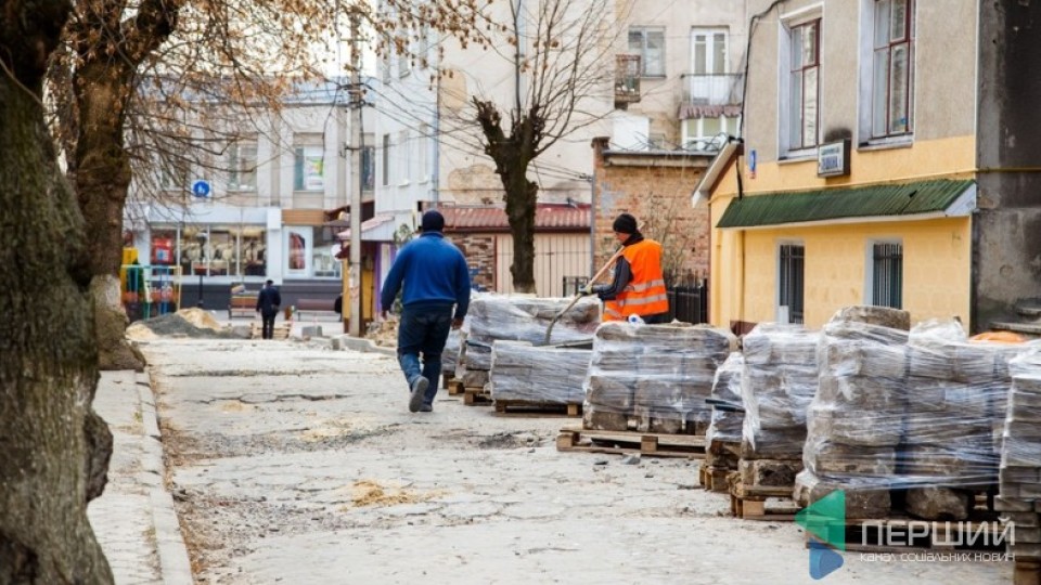 У центрі  Луцька перекрили вулицю