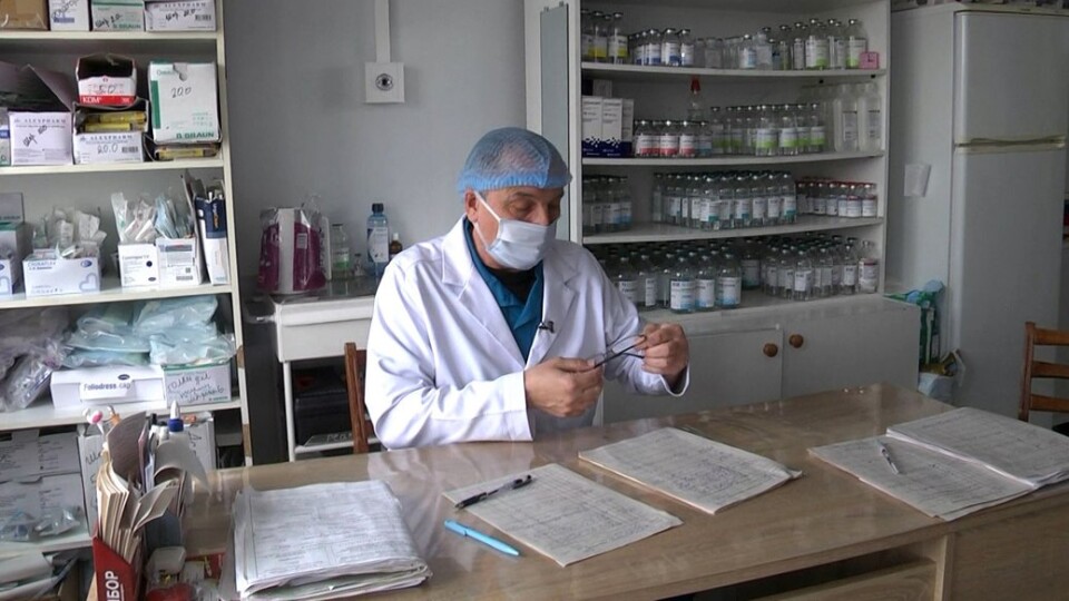 Падали бомби, які пробивали дім від даху донизу: спогади лікаря з Маріуполя, який переїхав на Волинь