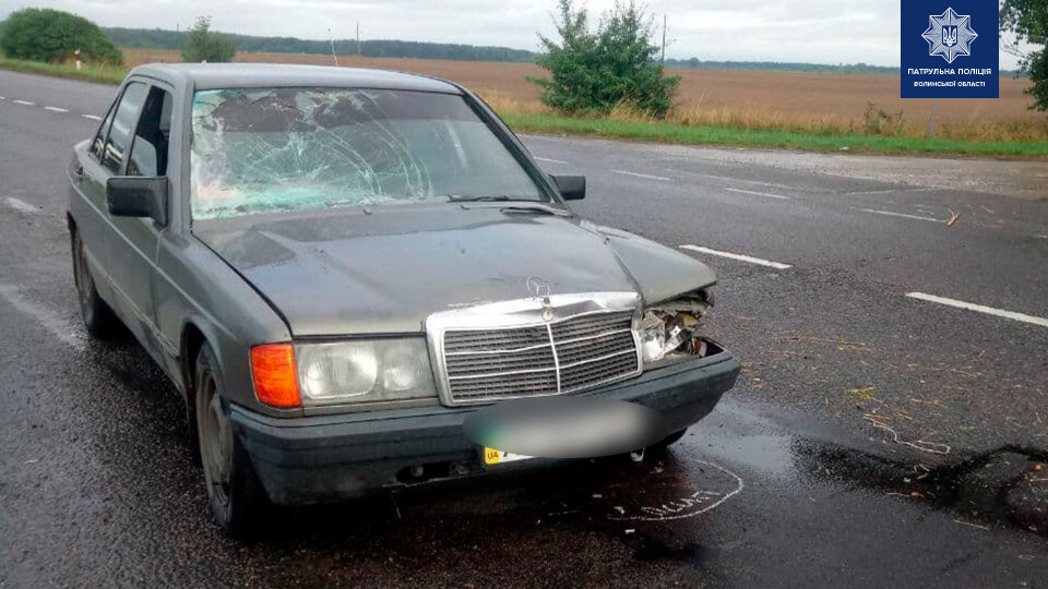 На Волині автівка зіткнулася з підводою. Є потерпілий