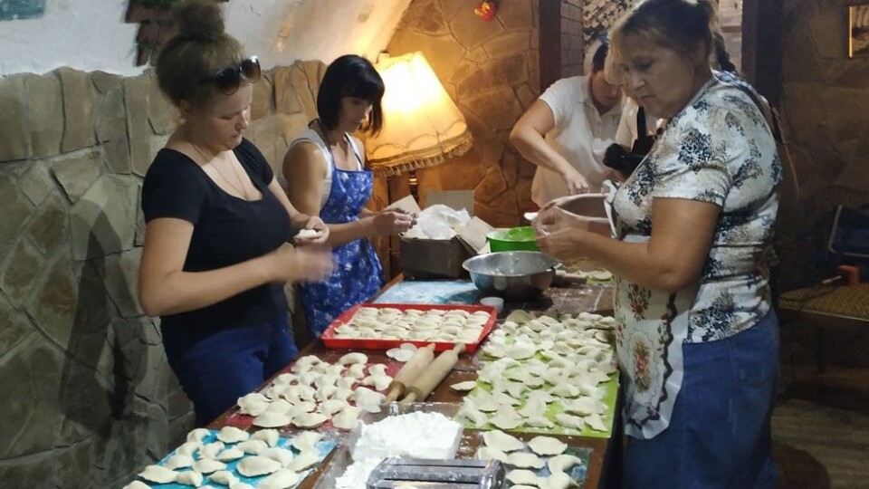 У Луцьку волонтери ліпили вареники для бійців в зоні ООС