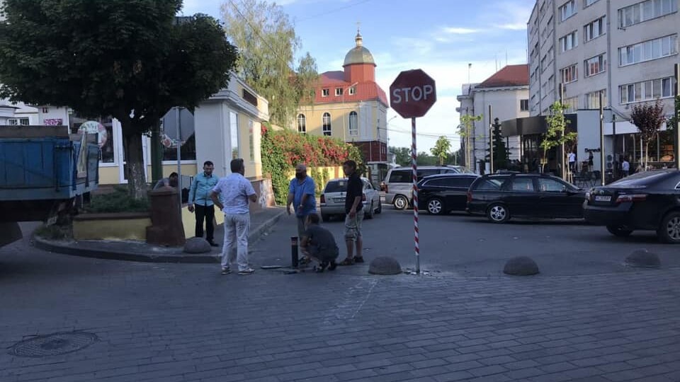 Обмежили в'їзд на Театральний майдан. Де припаркуватись?