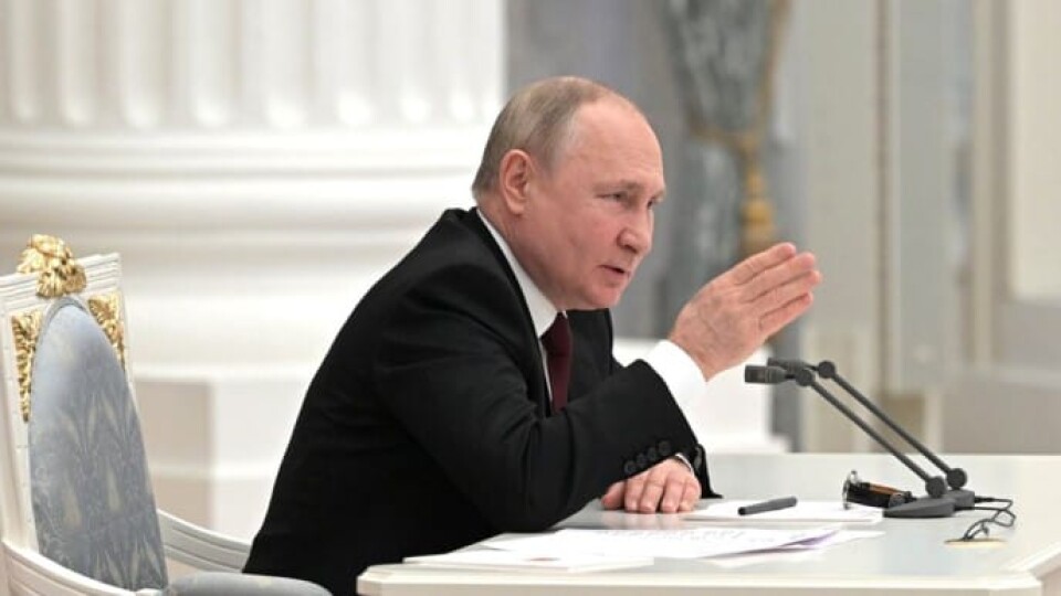 Путін офіційно направив війська РФ в Україну