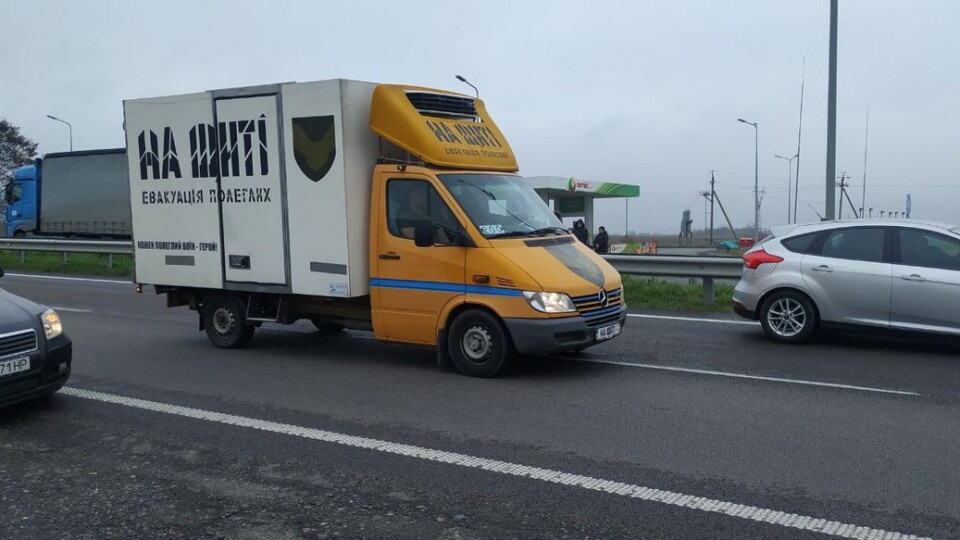 У Луцьку зустріли кортеж з тілами чотирьох полеглих Героїв. ВІДЕО