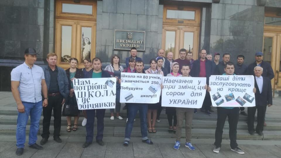Волинські селяни ночують у Києві на вулиці і вимагають зустрічі з Зеленським