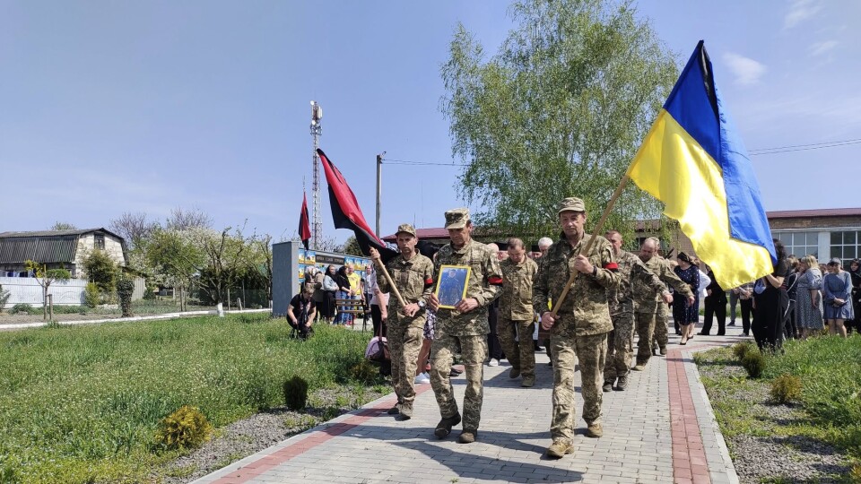 На Волині попрощалися із померлим воїном. ФОТО
