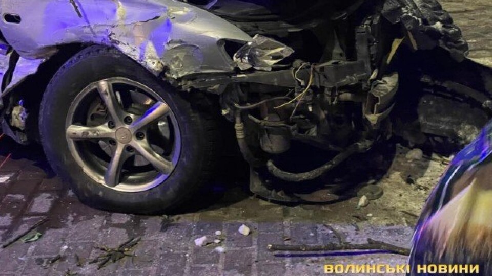 Лікарі повідомили про стан  16-річної дівчини, яку у Луцьку збило авто на тротуарі